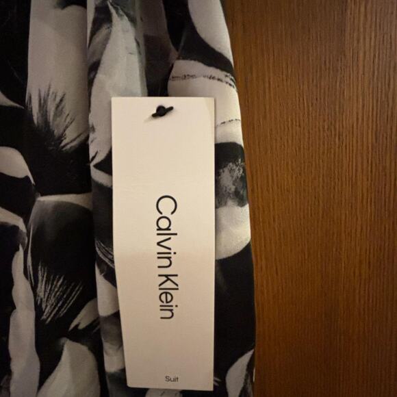 Brand new with tags- Calvin Klein - Picture 2 of 7